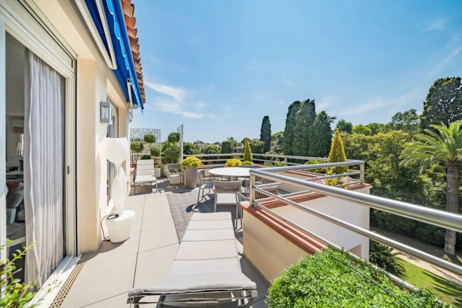 Appartement à vendre à Antibes — Vue parc & jardin — photo 2