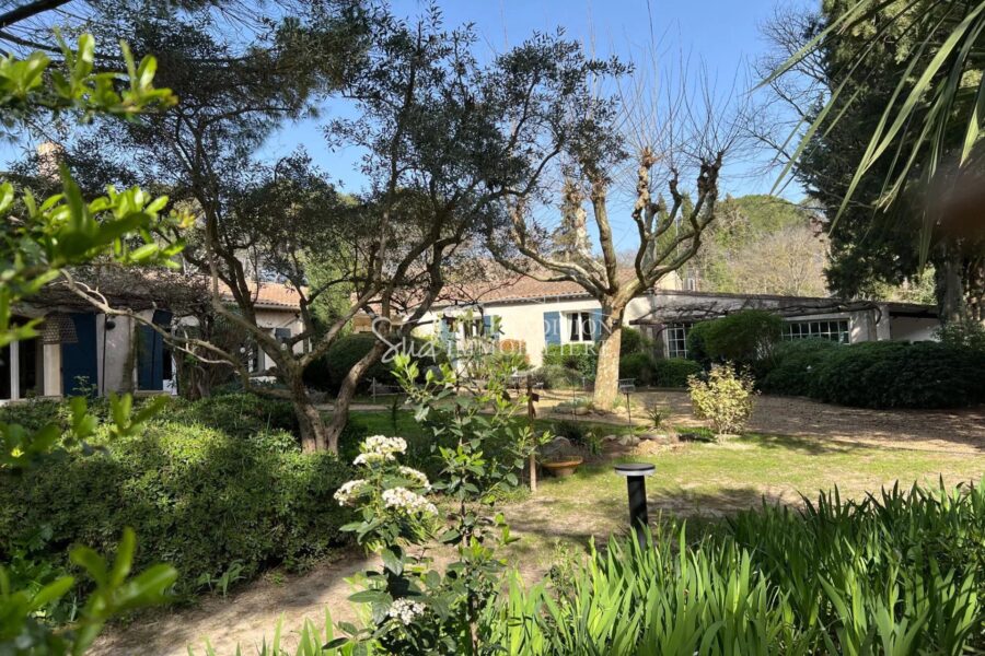 Maison à vendre à Saint-rémy-de-provence — Vue parc & jardin — photo 6