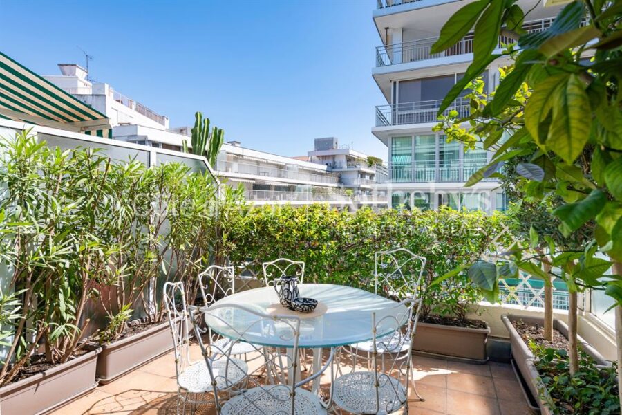 Appartement à vendre à Nice — Vue sur la ville — photo 2