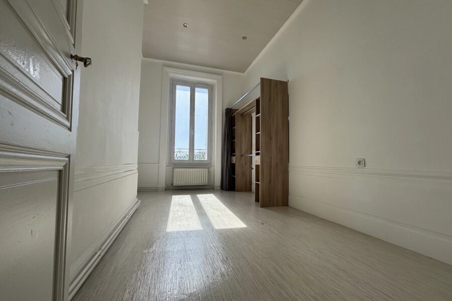 Appartement à vendre à Saint-Étienne — Vue sur la ville — photo 4