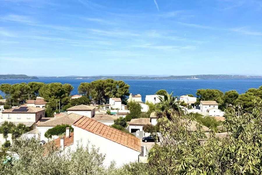 Maison à vendre à Saint-mitre-les-remparts — Vue mer — photo 13