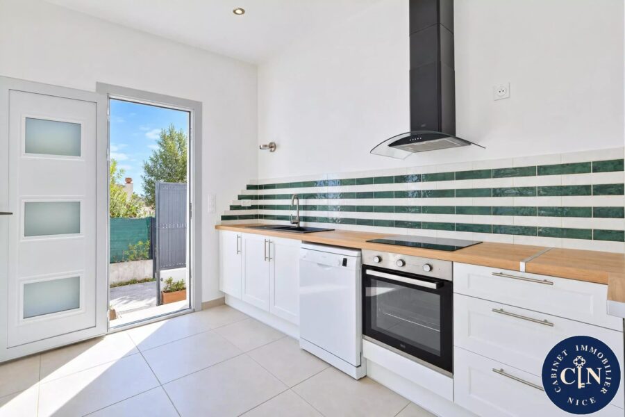 Maison à vendre à Saint-andré-de-la-roche — Vue montagne — photo 10