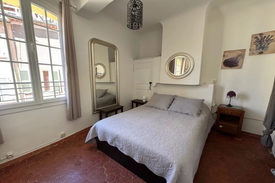 Maison à vendre à Cotignac — Vue sur la ville — photo 12