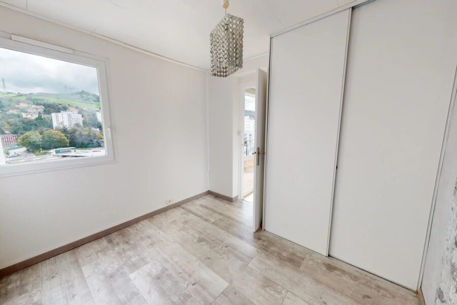 Appartement à vendre à Saint-Étienne — Vue montagne — photo 8