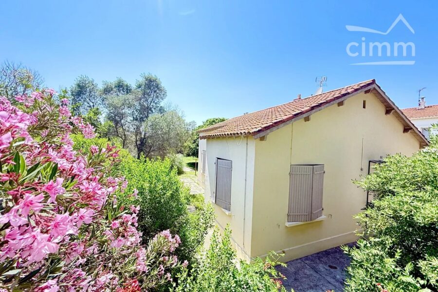 Maison à vendre à Port-saint-louis-du-rhône — Vue parc & jardin — photo 2