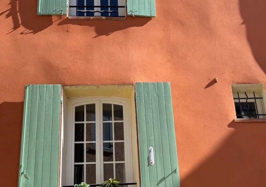 Maison à vendre à Cotignac — Vue sur la ville — photo 2
