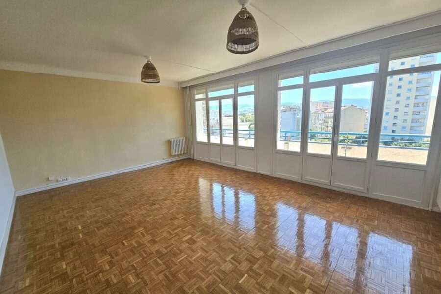 Appartement à vendre à Saint-Étienne — Vue sur la ville — photo 4