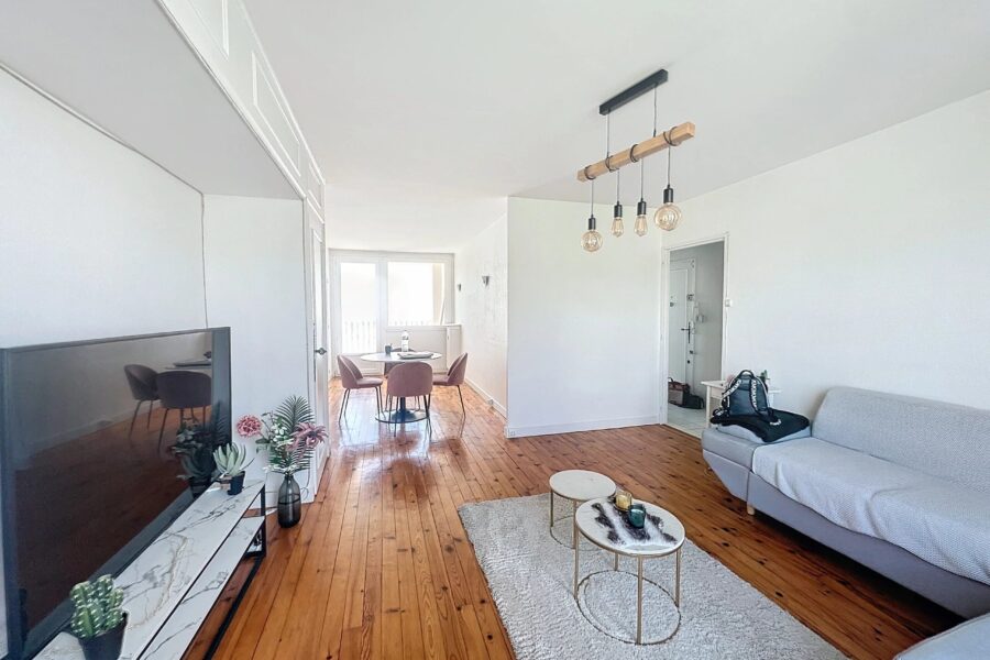 Appartement à louer à Saint-Étienne — Vue sur la ville — photo 2
