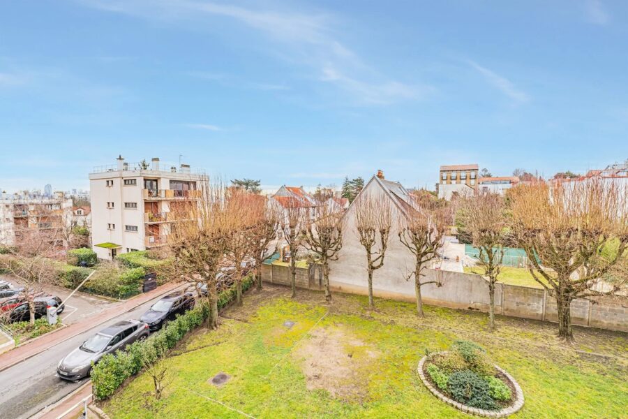 Appartement à vendre à Saint-cloud — Vue parc & jardin — photo 1