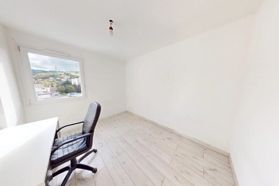 Appartement à vendre à Saint-Étienne — Vue montagne — photo 5