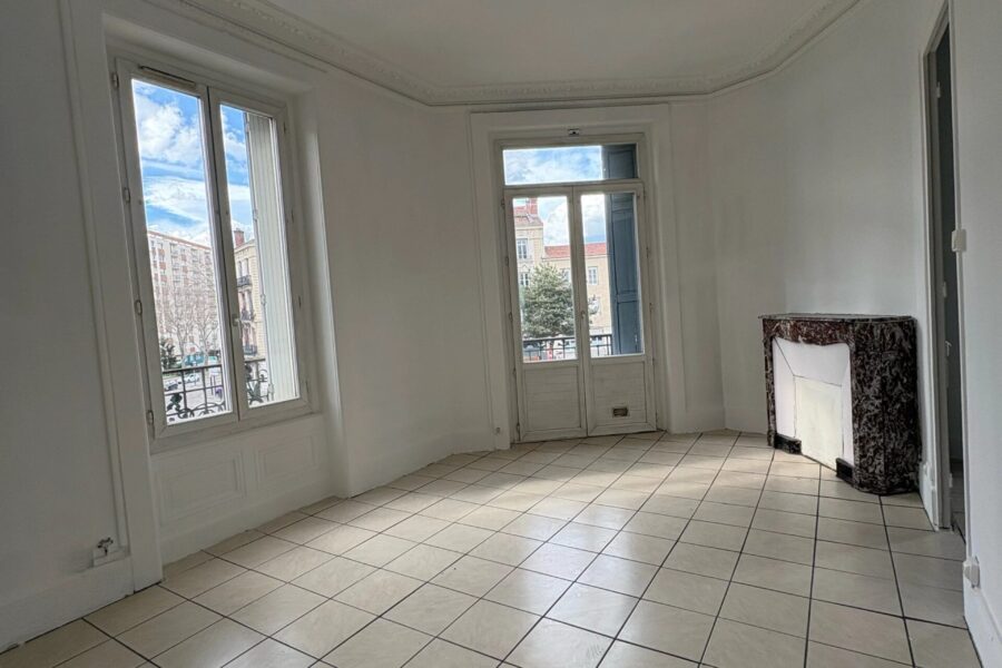 Appartement à louer à Saint-Étienne — Vue sur la ville — photo 16