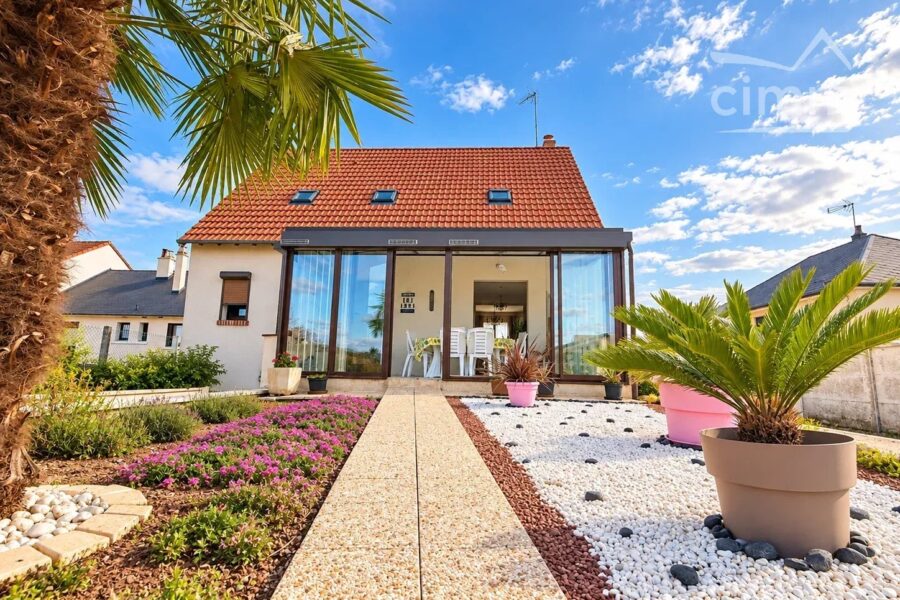 Maison à vendre à Vineuil — Vue parc & jardin — photo 2