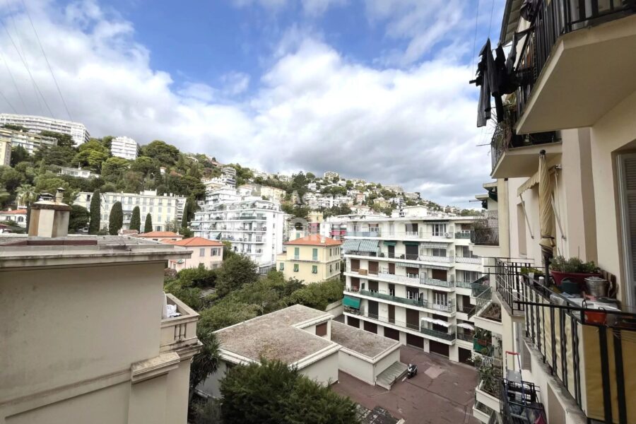 Appartement à vendre à Nice — Vue sur la ville — photo 1