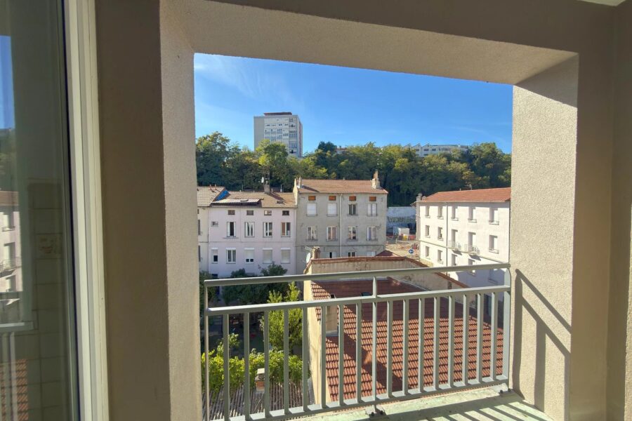 Appartement à vendre à Saint-Étienne — Vue sur la ville — photo 2