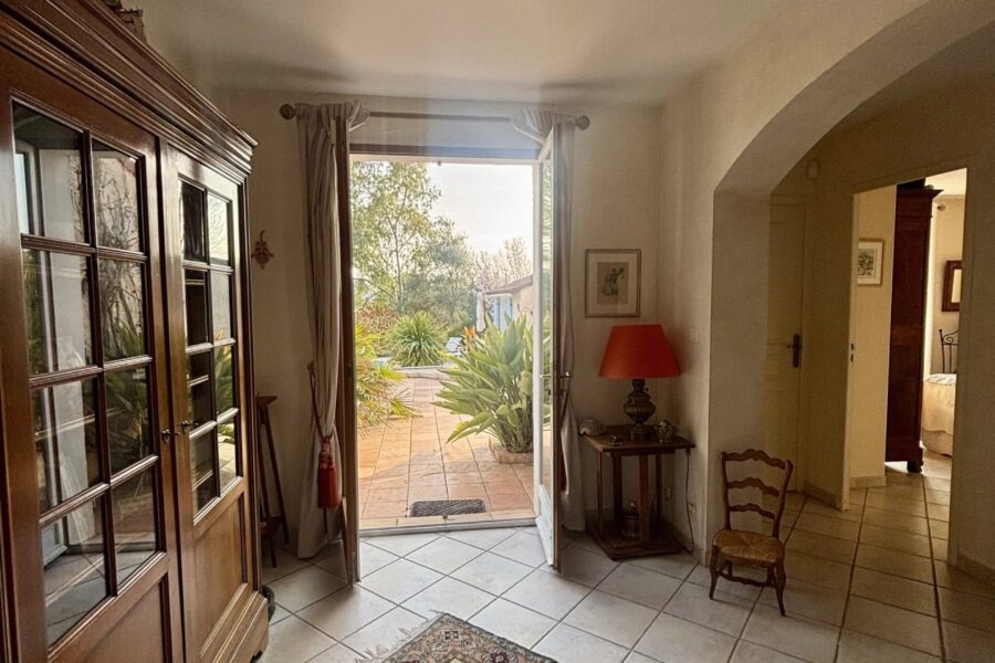 Maison à vendre à Tourrettes — Vue parc & jardin — photo 10