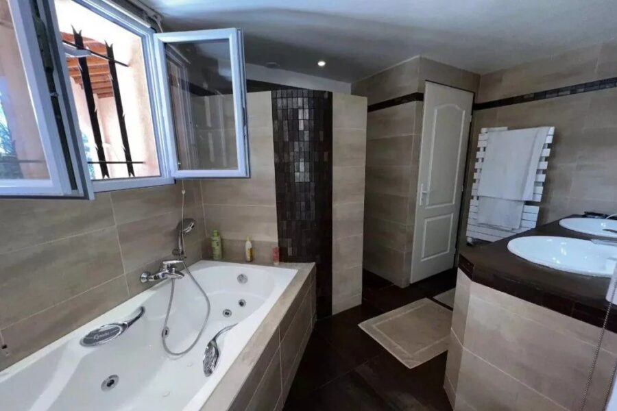Maison à vendre à Cotignac — Vue parc & jardin — photo 29