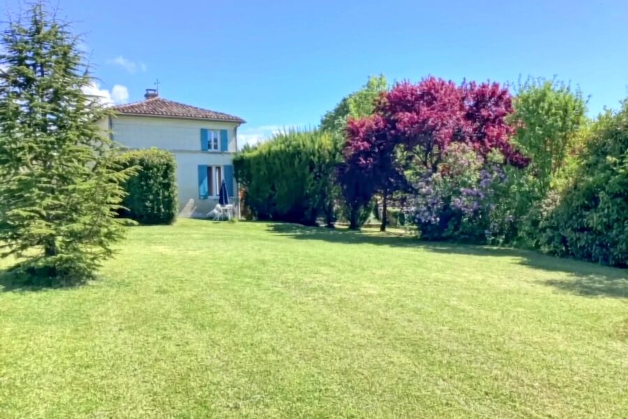 Maison à vendre à Saint-dizant-du-gua — Vue parc & jardin — photo 15