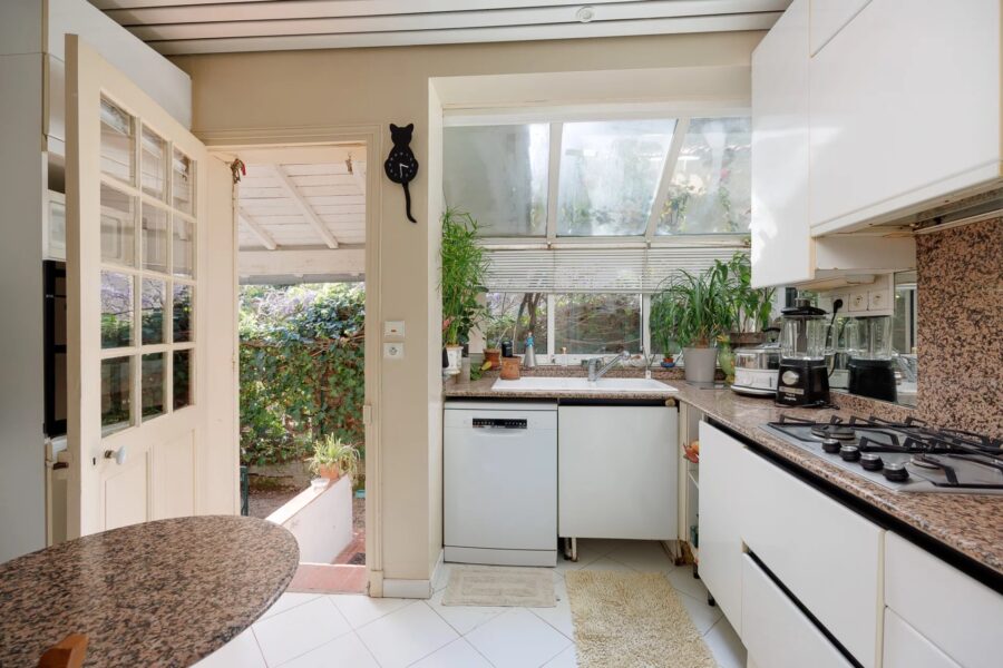 Maison à vendre à Antibes — Vue parc & jardin — photo 6