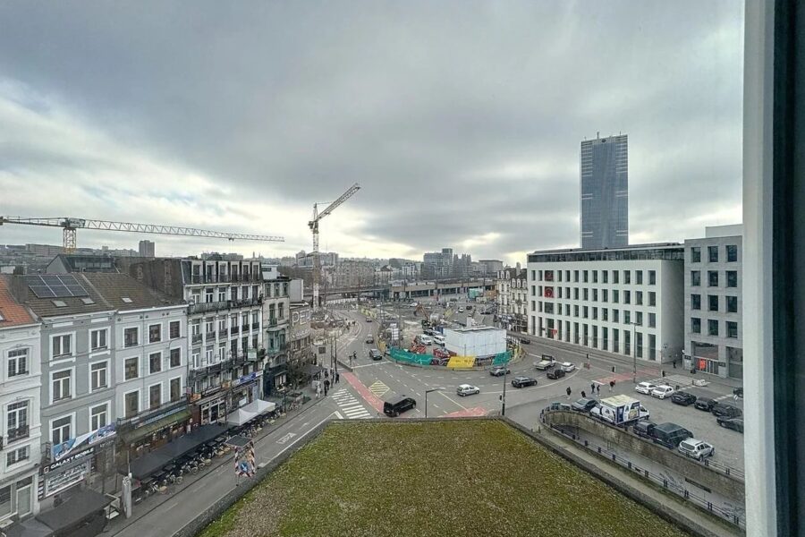 Appartement à vendre à Bruxelles — Vue sur la ville — photo 1