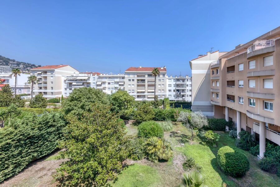 Appartement à vendre à Cannes — Vue sur la ville — photo 1