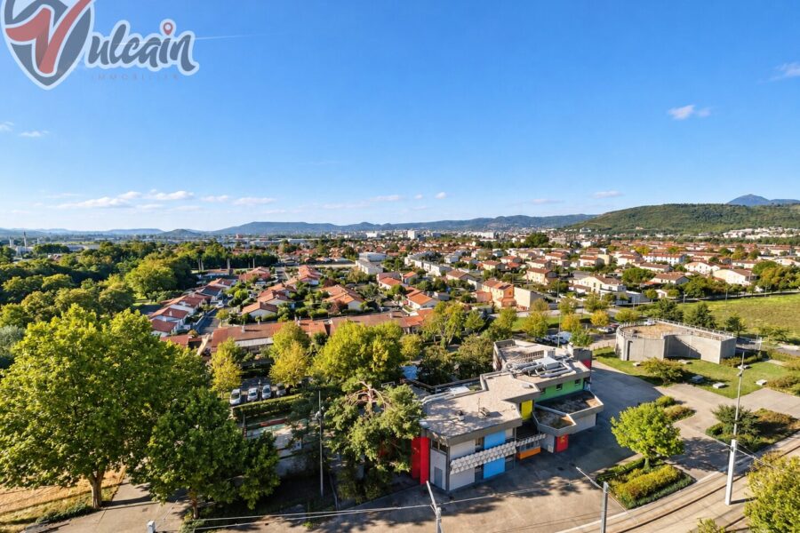 Appartement à vendre à Clermont-ferrand — Vue sur la ville — photo 1