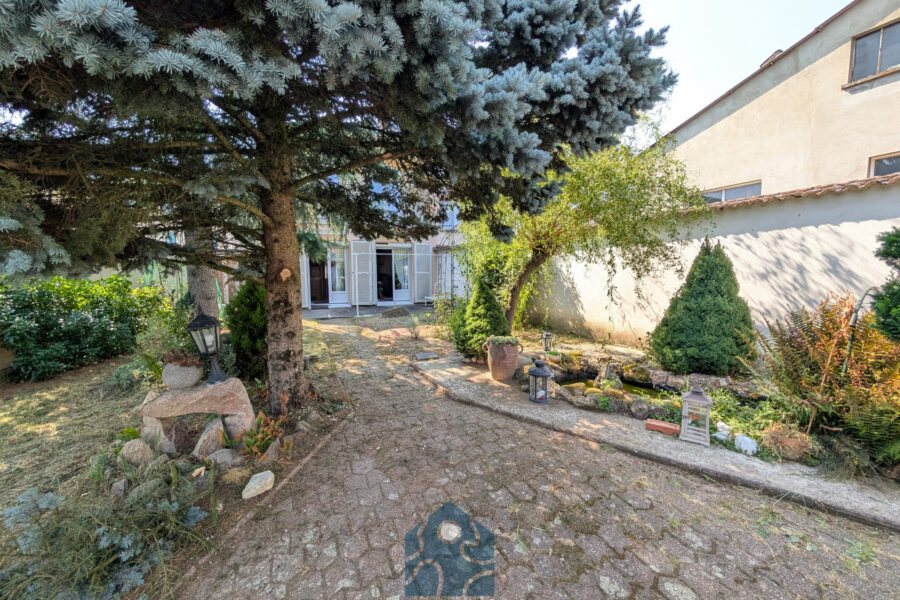 Maison à vendre à Marsac-en-livradois — Vue parc & jardin — photo 5