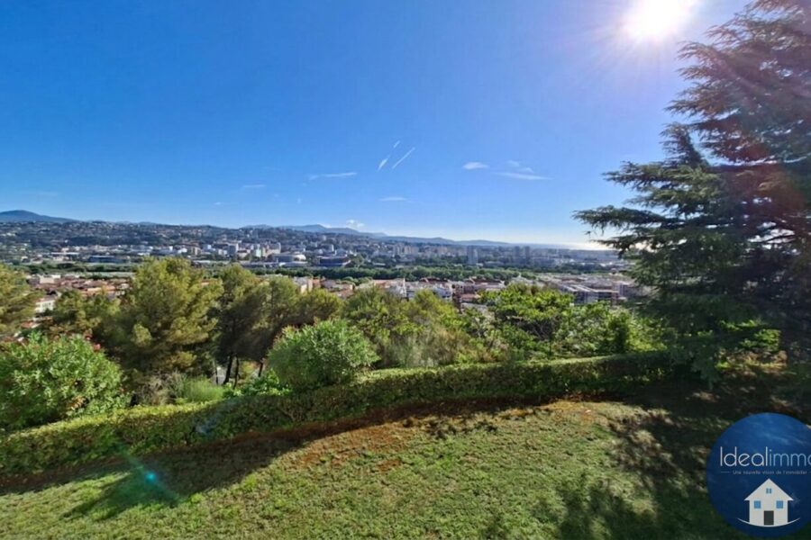 Appartement à vendre à Saint-laurent-du-var — Vue sur la ville — photo 1