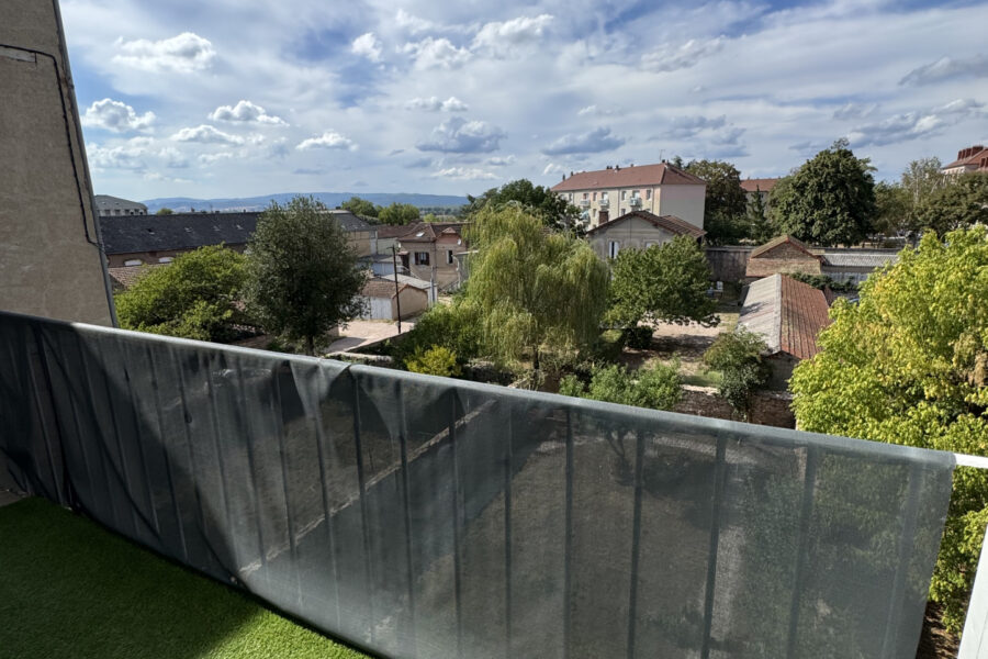 Appartement à vendre à Autun — Vue sur la ville — photo 1