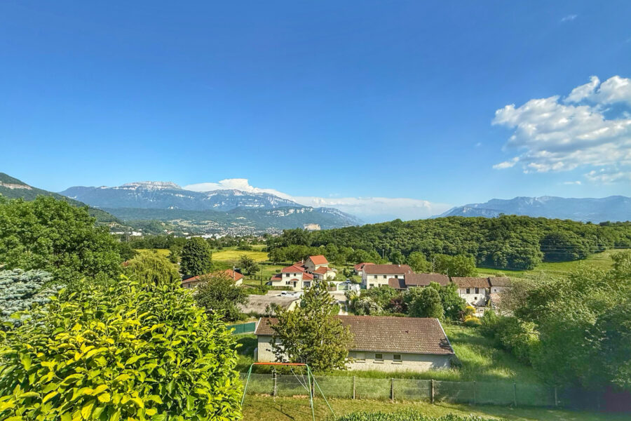 Maison à vendre à Voiron — Vue montagne — photo 1