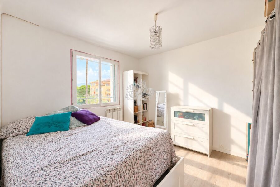 Appartement à vendre à Sanary-sur-mer — Vue sur la ville — photo 6