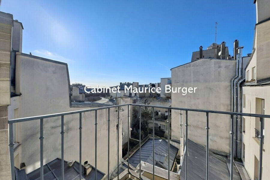 Appartement à vendre à Paris — Vue sur la ville — photo 1