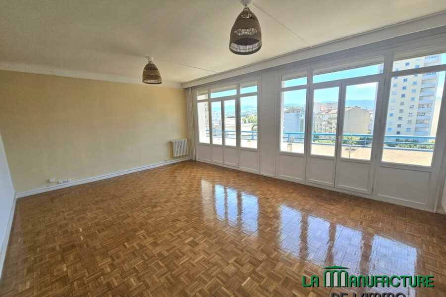 Appartement à vendre à Saint-Étienne — Vue sur la ville — photo 2