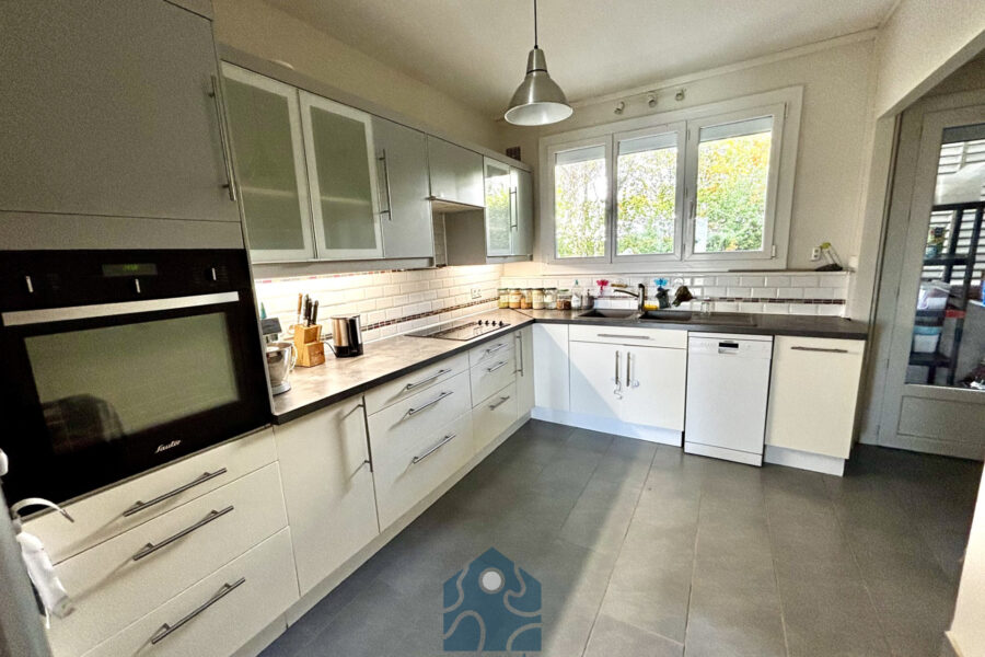 Appartement à vendre à Clermont-ferrand — Vue sur la ville — photo 4