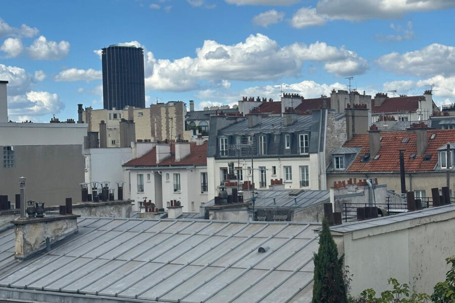 Appartement à vendre à Paris — Vue sur la ville — photo 1