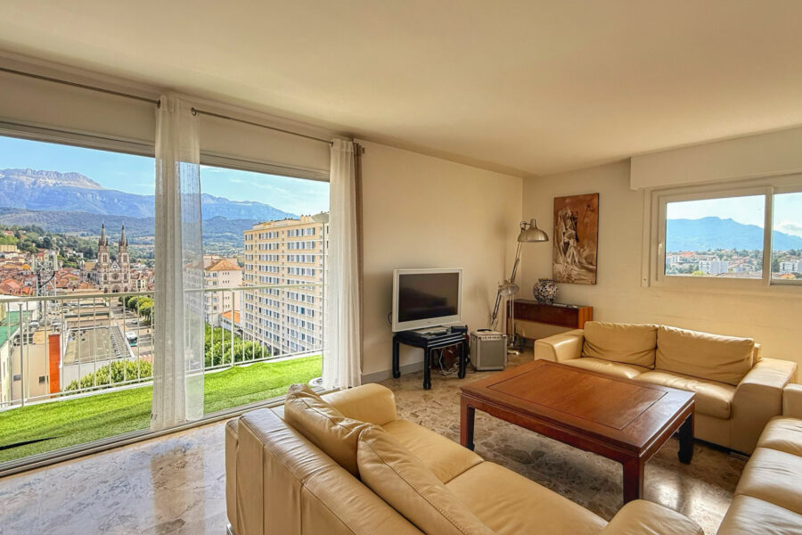 Appartement à vendre à Voiron — Vue sur la ville — photo 2