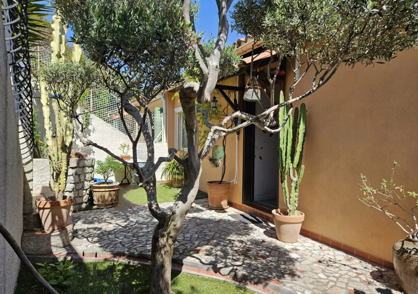 Maison à vendre à La trinité — Vue montagne — photo 2
