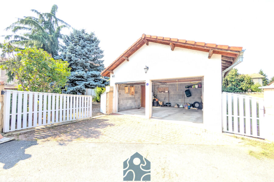 Maison à vendre à Marsac-en-livradois — Vue parc & jardin — photo 6