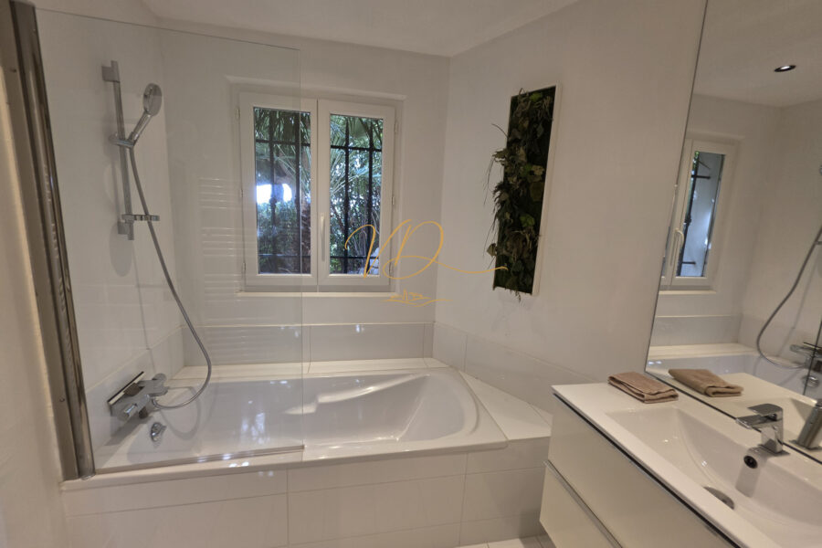 Maison à vendre à La croix-valmer — Vue mer — photo 11