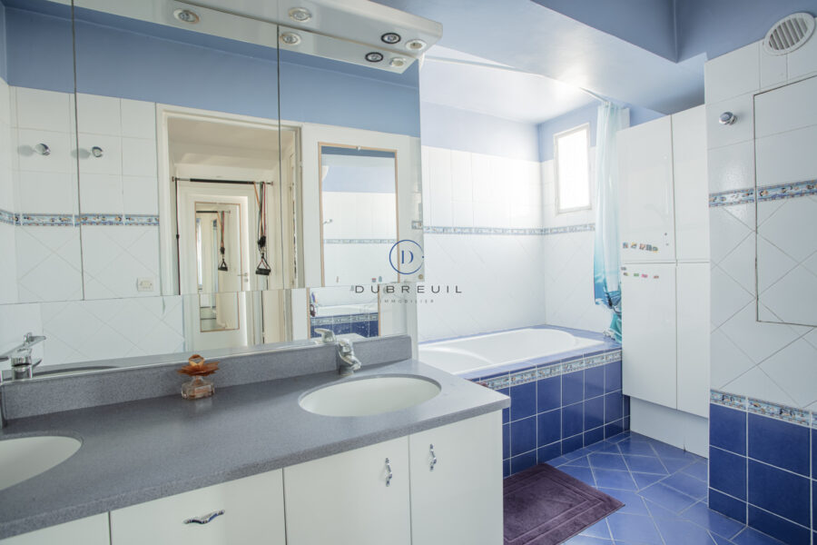 Appartement à vendre à Courbevoie — Vue sur la ville — photo 8