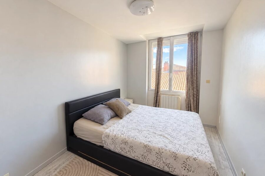 Maison à vendre à Saint-Just-Malmont — Vue sur la ville — photo 8