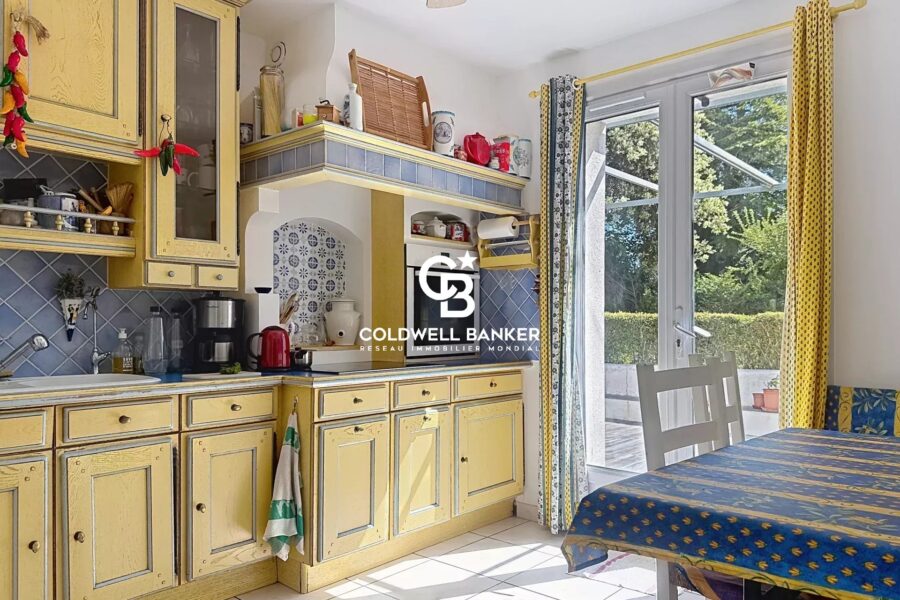 Maison à vendre à Saint-Georges-des-Coteaux — Vue parc & jardin — photo 4