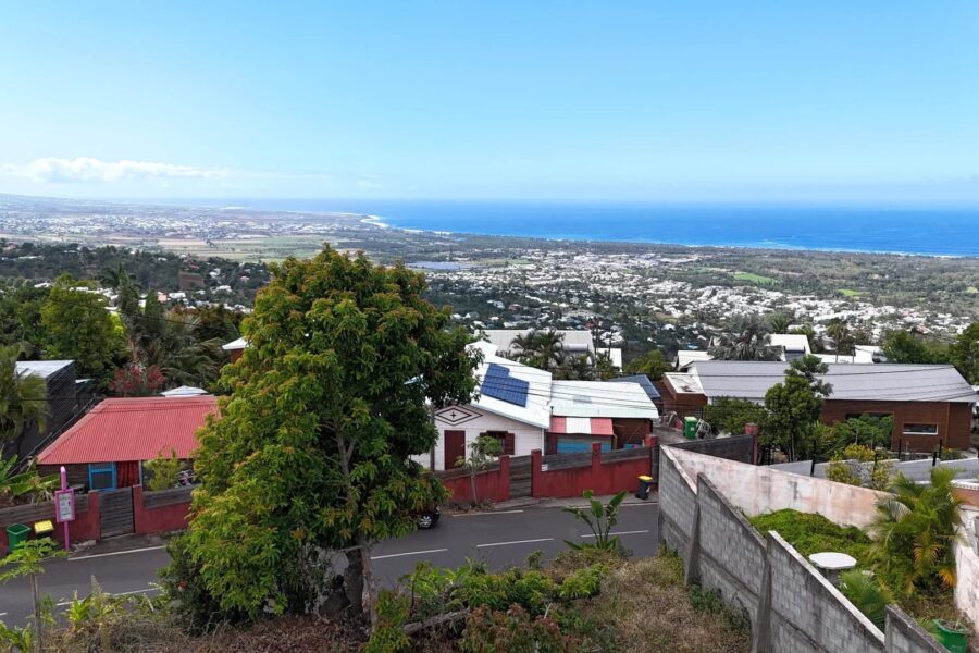 Terrain à vendre à L&rsquo;Étang-Salé — Vue mer — photo 1