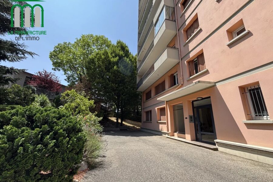 Appartement à vendre à Saint-Étienne — Vue sur la ville — photo 15
