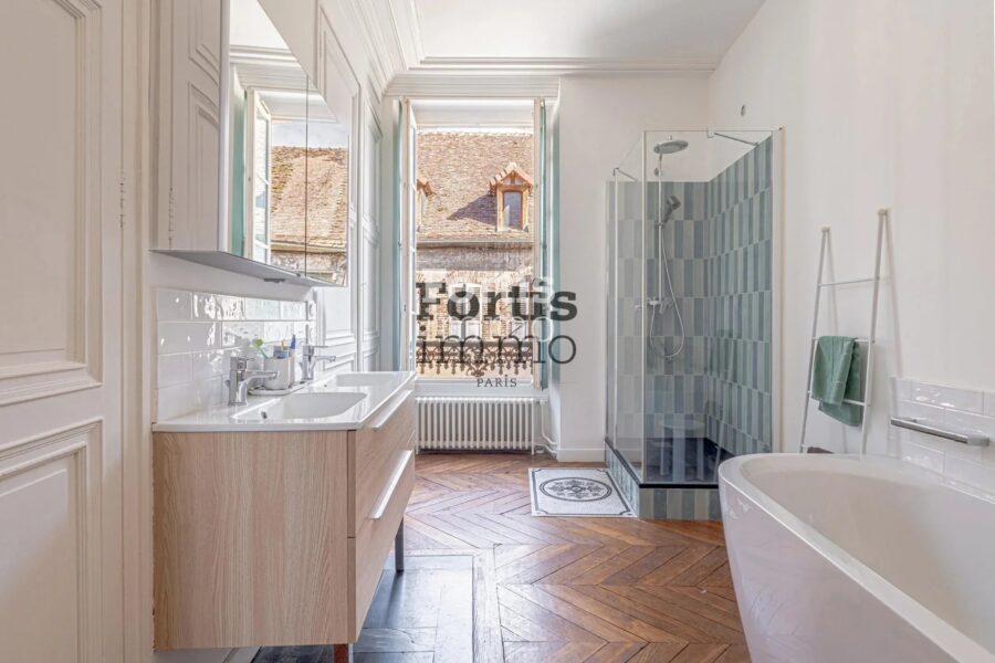 Maison à vendre à Villeneuve-sur-Yonne — Vue parc & jardin — photo 12