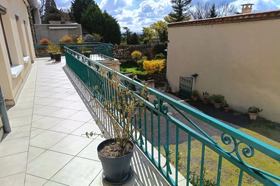 Maison à vendre à Le Broc — Vue parc & jardin — photo 1