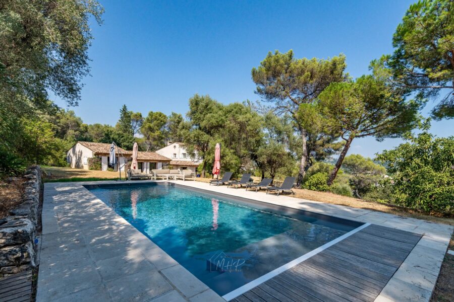 Maison en location vacances à La Colle-sur-Loup — Vue montagne — photo 2