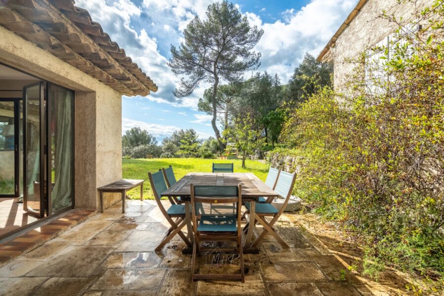 Maison en location vacances à La Colle-sur-Loup — Vue montagne — photo 1
