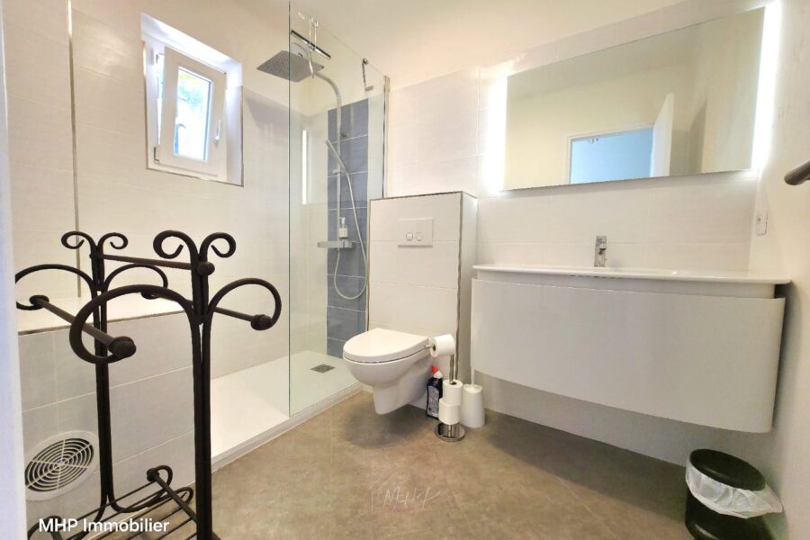 Maison en location vacances à La Colle-sur-Loup — Vue montagne — photo 13