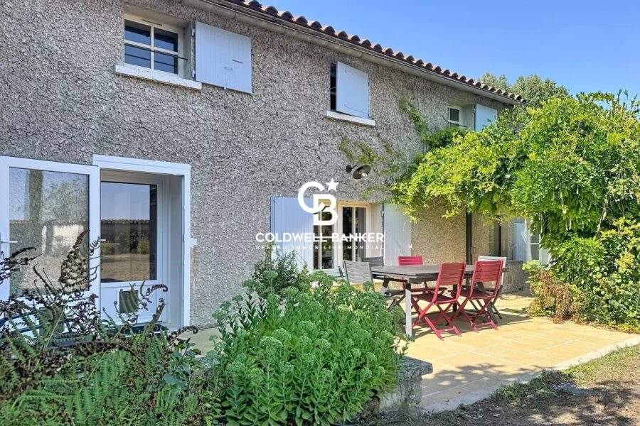 Maison à vendre à Saint-Fort-sur-le-Né — Vue parc & jardin — photo 11