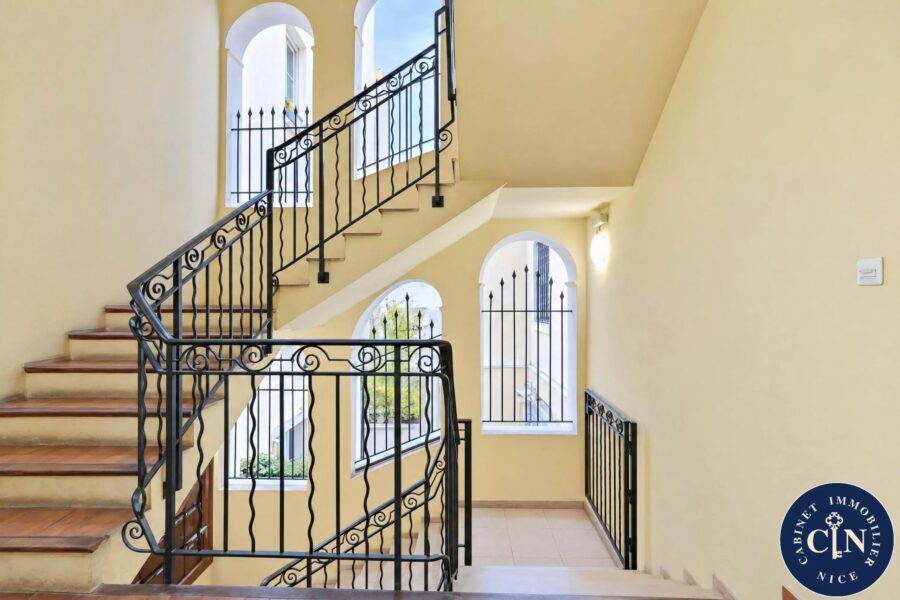 Appartement à vendre à Nice — Vue sur la ville — photo 9